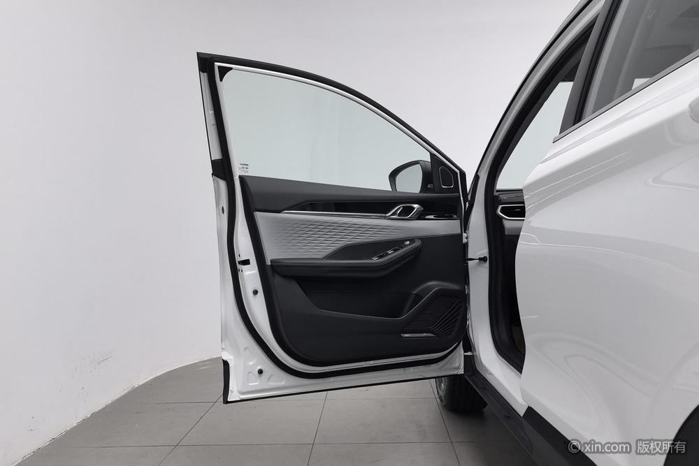 GEELY Coolray 2025 car image #21