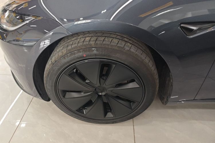 Tesla Model 3 2025 car image #9