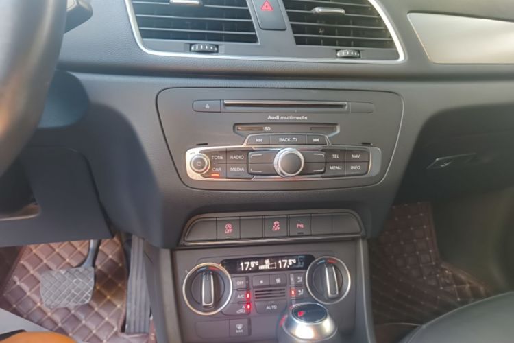 Audi Q3 2017 car image #13