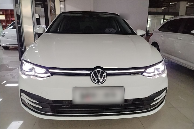 Volkswagen Golf 2023 car image #3