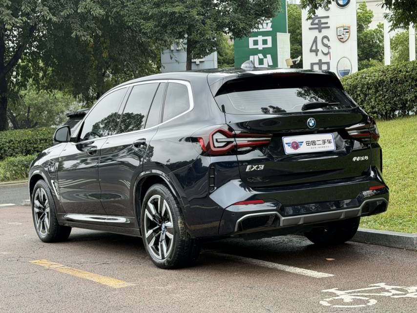BMW iX3 2023 صورة سيارة #3