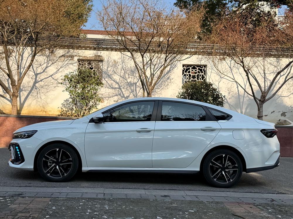 GEELY Binray 2023 car image #4