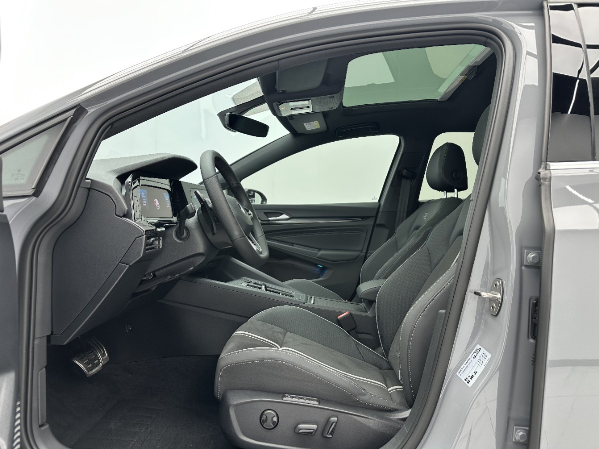 Volkswagen Golf 2024 car image #5
