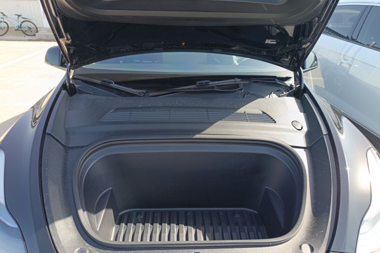 Tesla Model Y 2022 car image #20