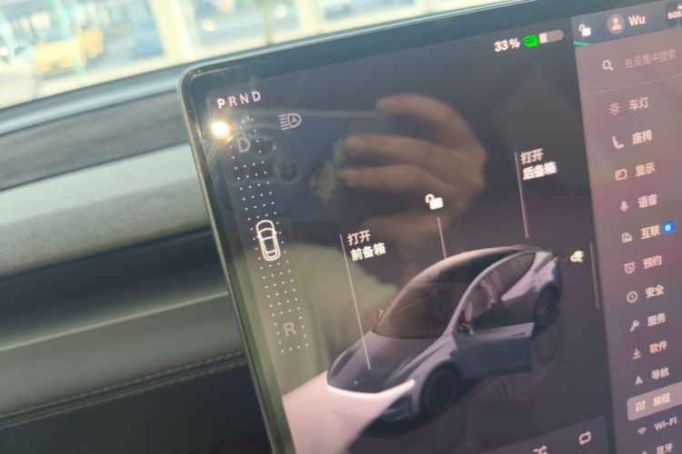 Tesla Model Y 2025 car image #14