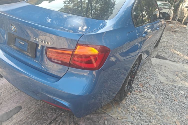 BMW 3 Series 2019 car image #8