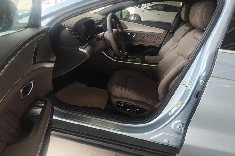BYD Han 2023 car image #16