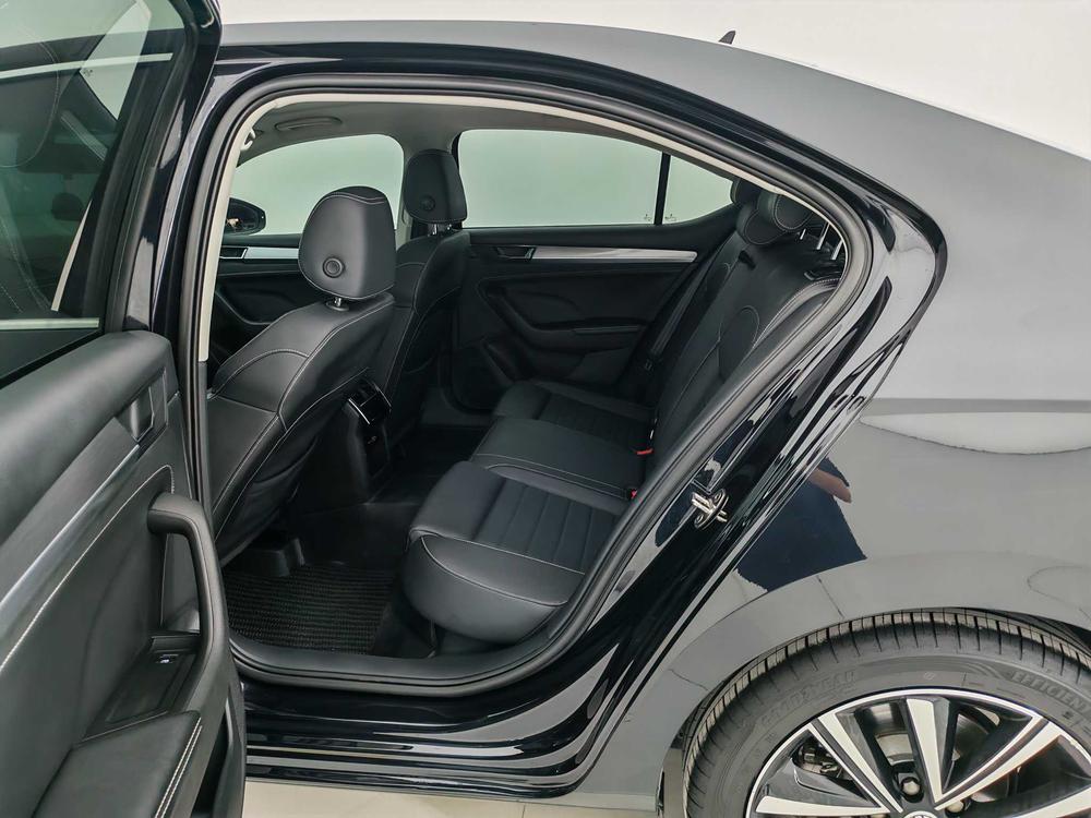 Skoda Superb 2024 imagem de carro #18