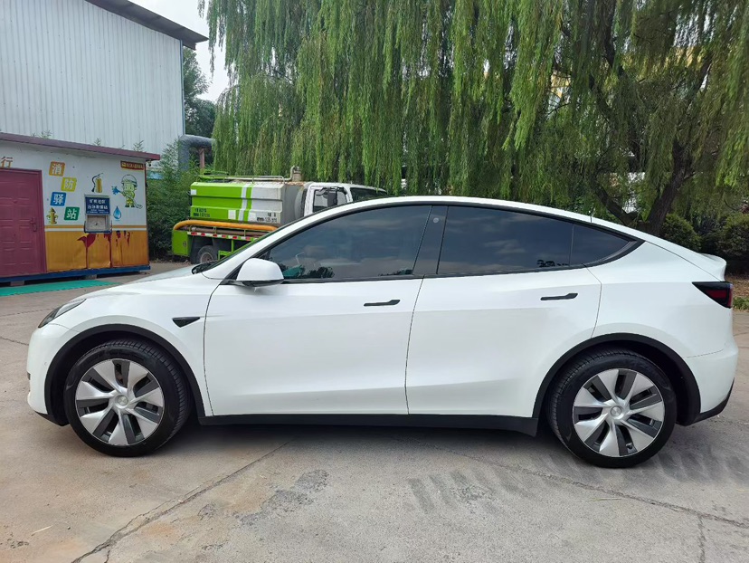 Tesla Model Y 2022 #5 Tesla Model Y 2022 car image #5