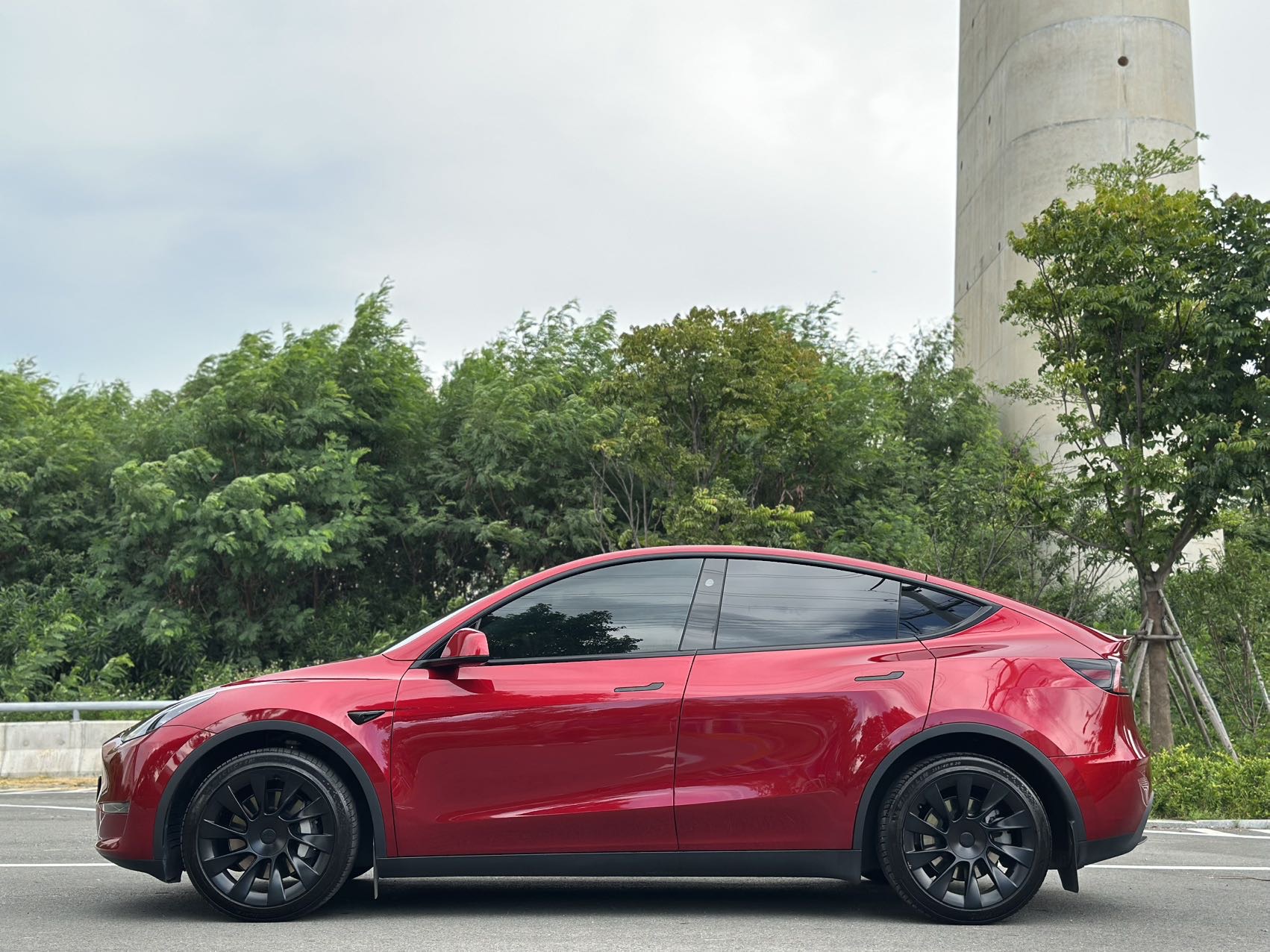 Tesla Model Y 2024 car image #9