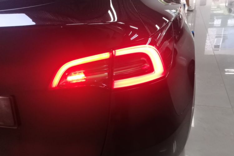Tesla Model Y 2023 #8 Tesla Model Y 2023 car image #8