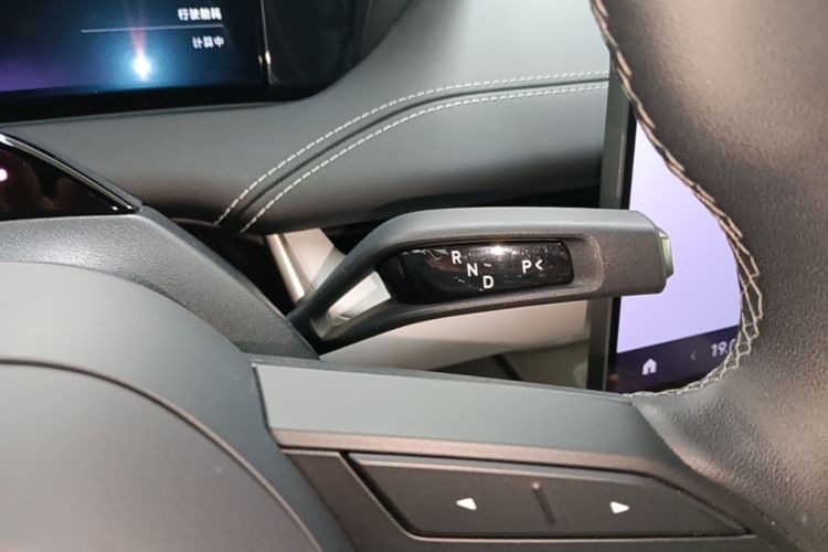 MI SU7 2024 immagine di auto #14