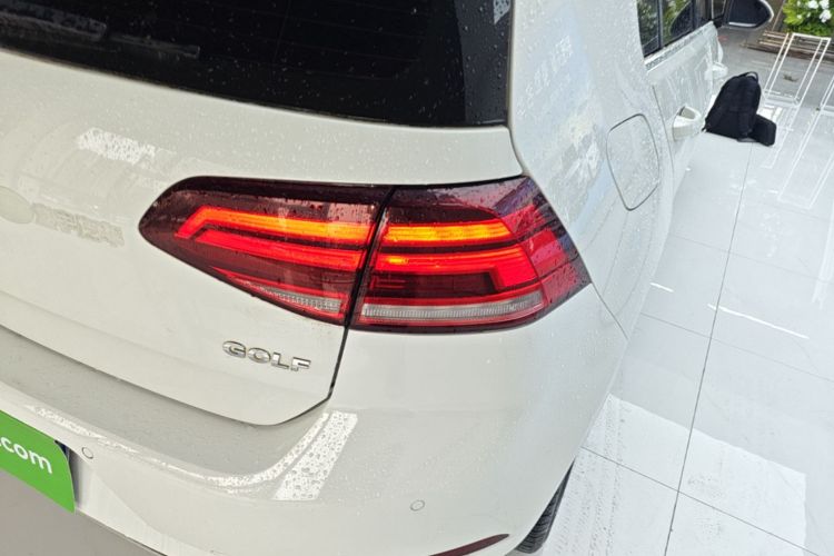 Volkswagen Golf 2018 car image #8