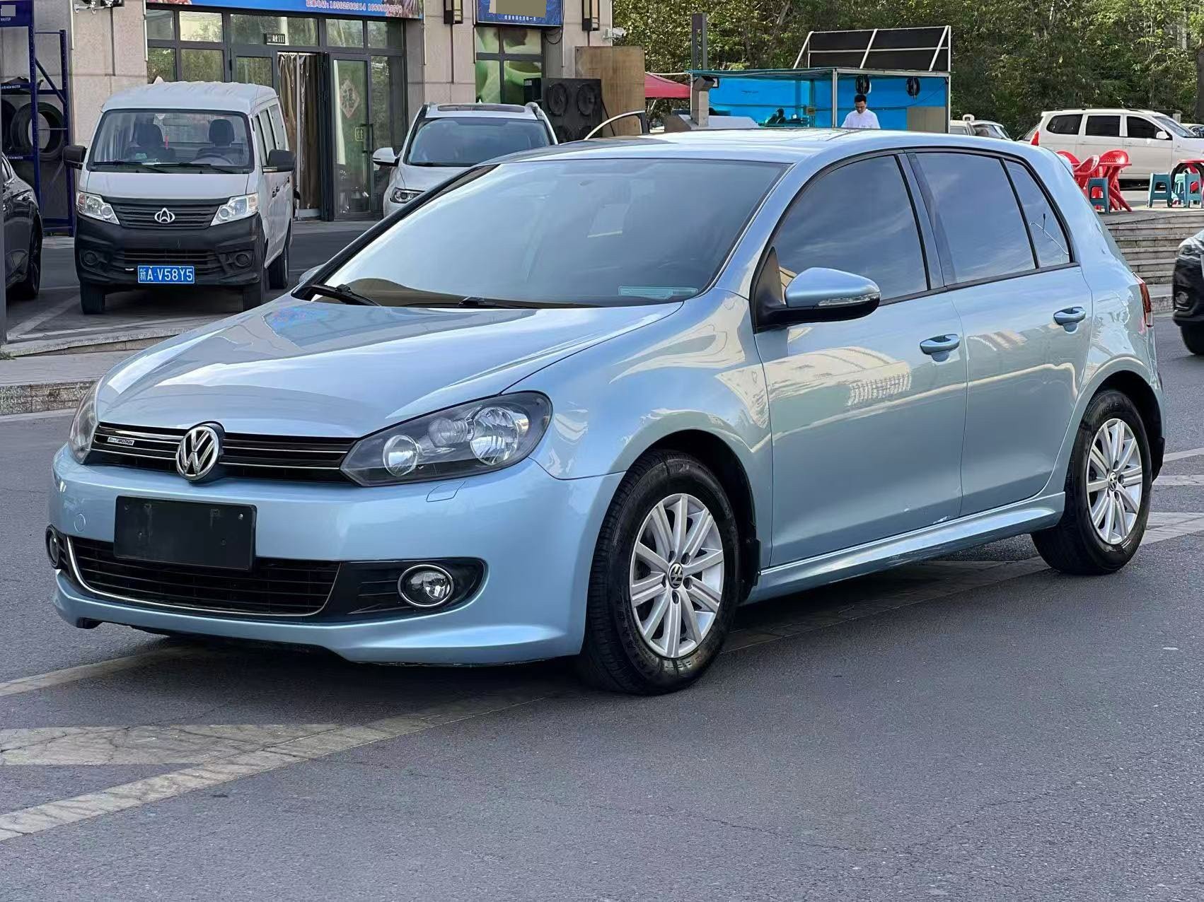 Volkswagen Golf 2012 car image 