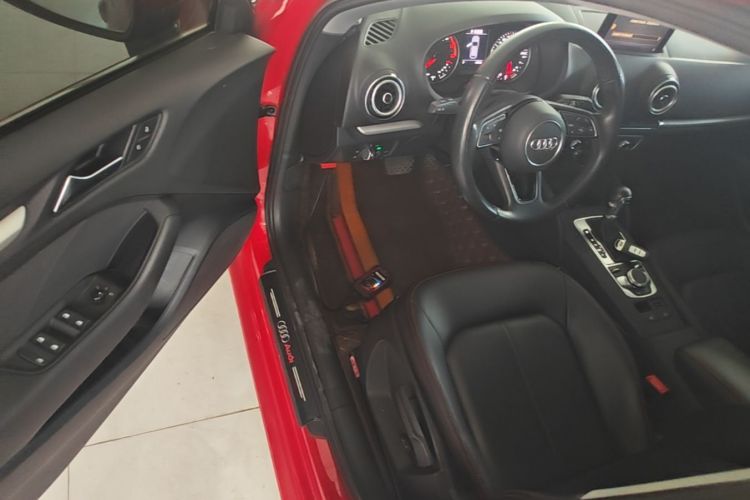 Audi A3 2018 car image #16