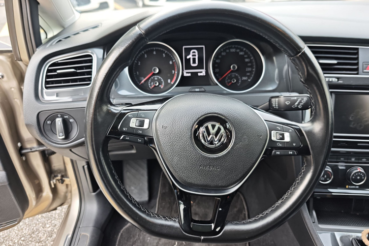 Volkswagen Golf 2018 car image #11