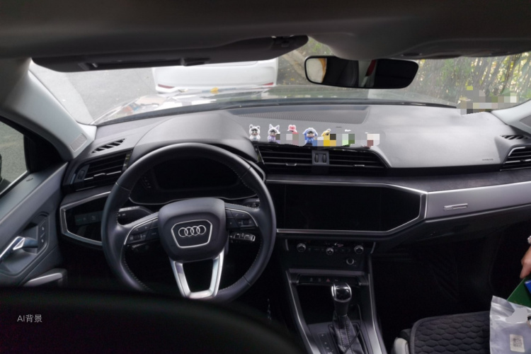Audi Q3 2022 car image #11