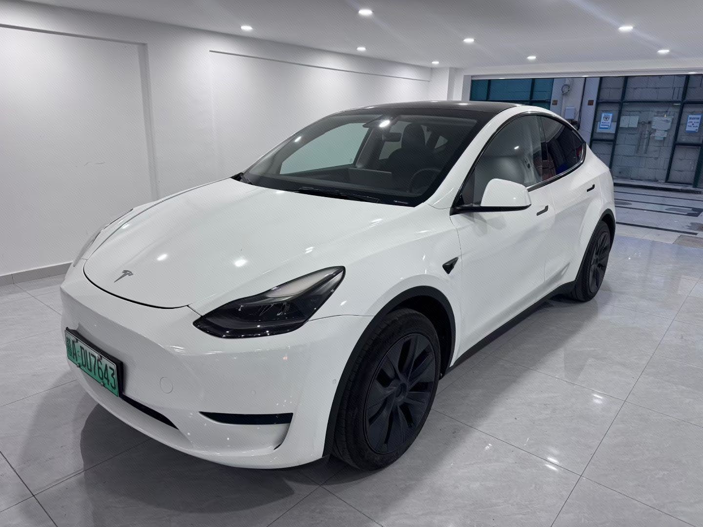 Tesla Model Y 2024 car image 