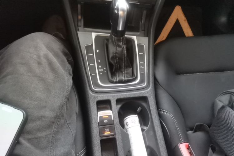Volkswagen Golf 2017 car image #18