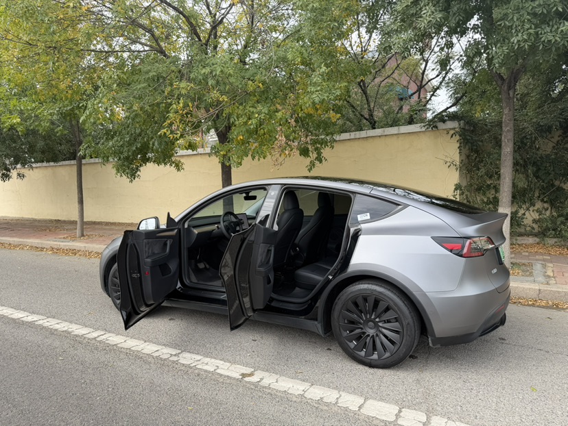 Tesla Model Y 2023 #7 Tesla Model Y 2023 car image #7
