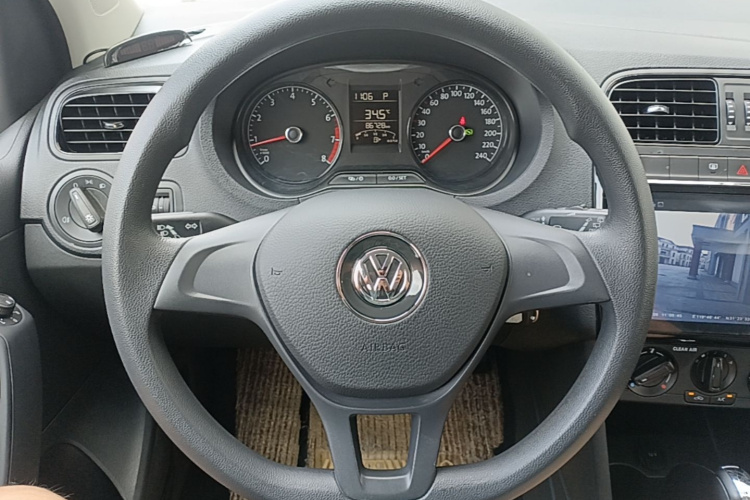 Volkswagen Polo 2017 car image #15
