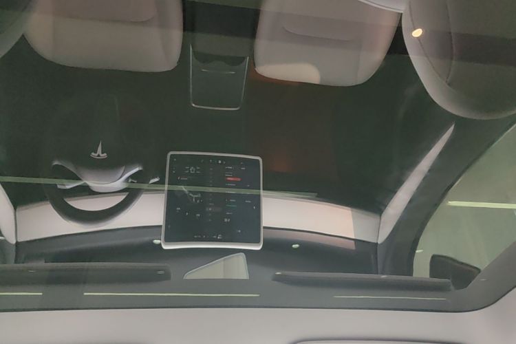 Tesla Model Y 2021 car image #18