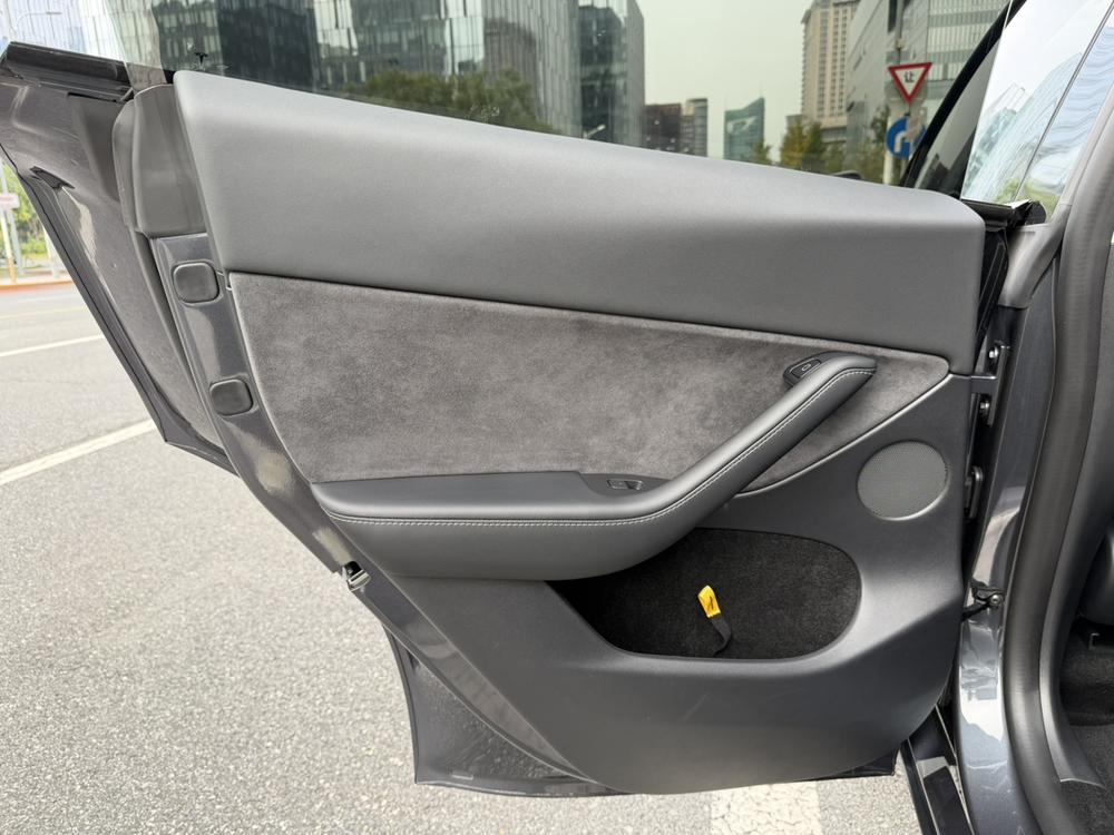 Tesla Model Y 2022 #10 Tesla Model Y 2022 car image #10