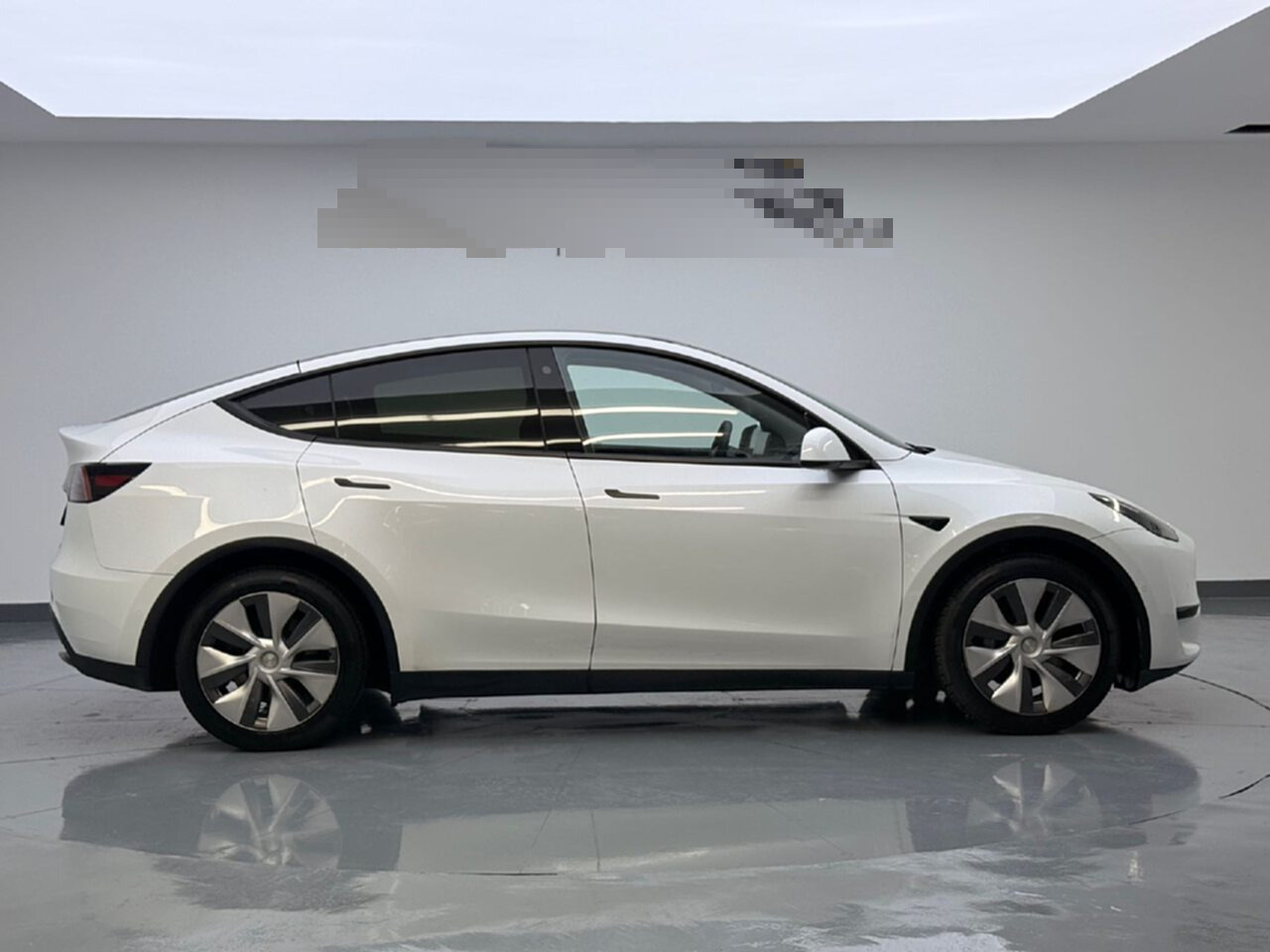 Tesla Model Y 2023 car image #6