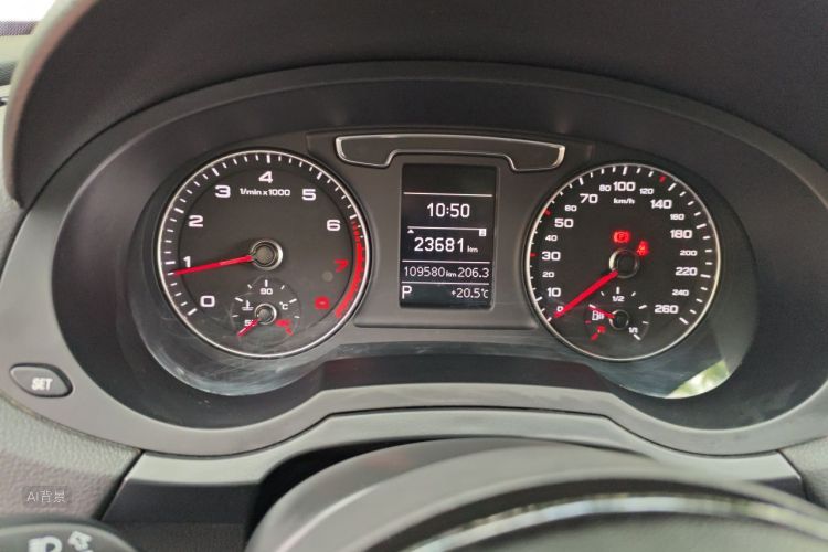 Audi Q3 2017 car image #14