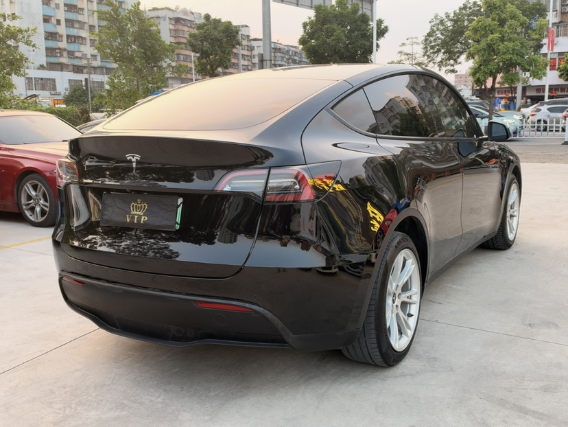 Tesla Model Y 2023 صورة سيارة #6