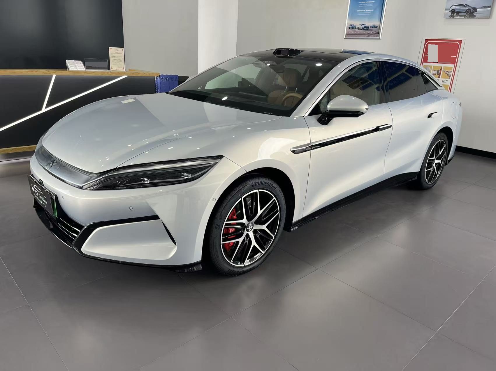 BYD HanL 2025 car image 