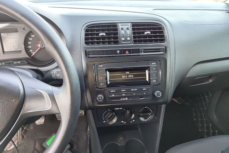 Volkswagen Polo 2016 #13 Volkswagen Polo 2016 car image #13
