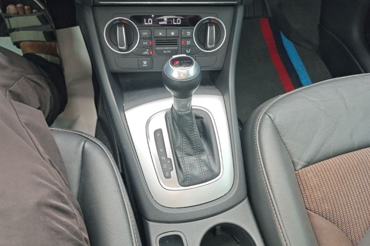 Audi Q3 2019 car image #14