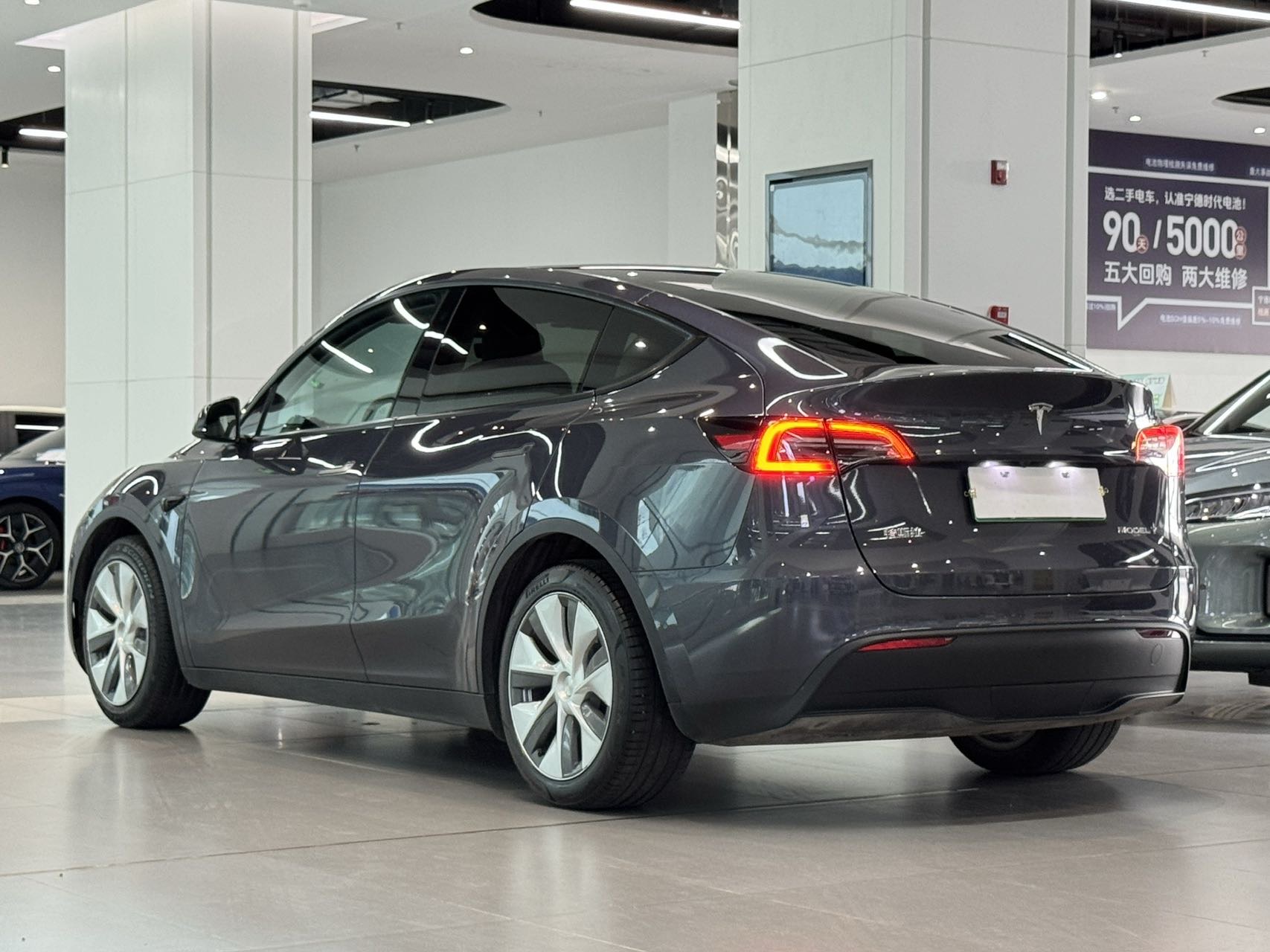 Tesla Model Y 2022 car image #4