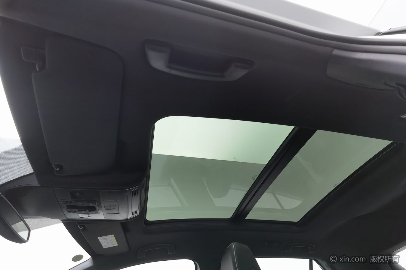 Volkswagen T-Roc 2025 car image #15