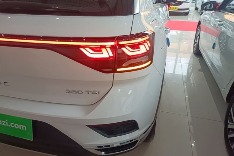 Volkswagen T-Roc 2024 car image #8
