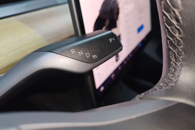 Tesla Model Y 2023 car image #14