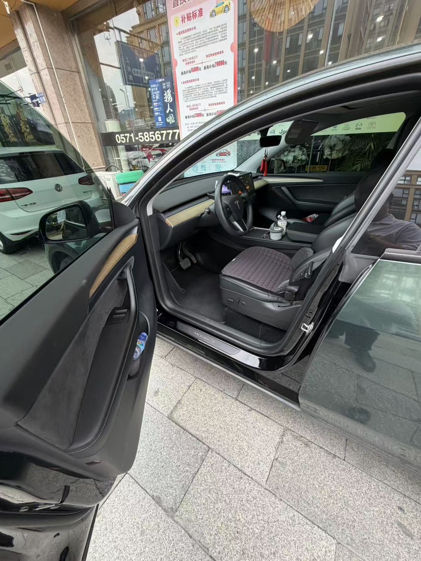 Tesla Model Y 2022 immagine di auto #6