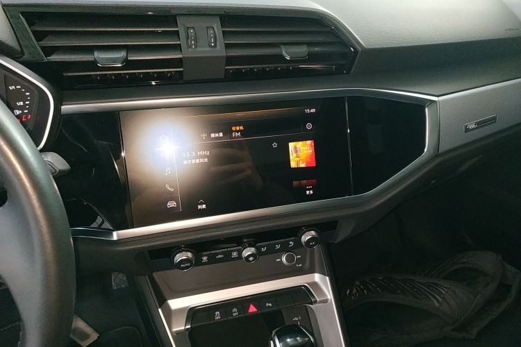 Audi Q3 2020 car image #13