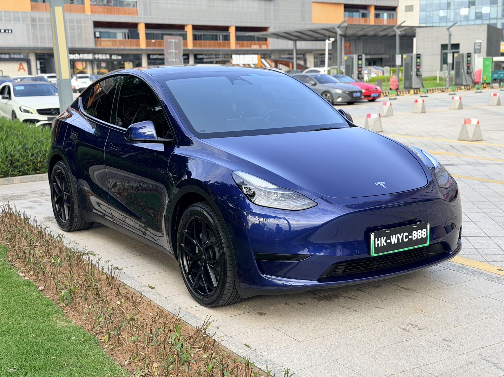 Tesla Model Y 2023 #3 Tesla Model Y 2023 car image #3