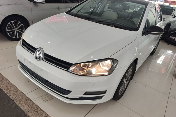 Volkswagen Golf 2017 car image #2