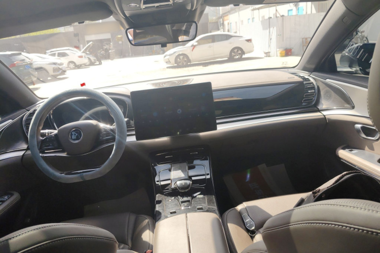 BYD Han 2023 car image #11