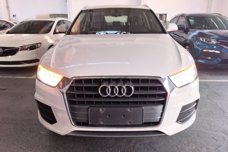 Audi Q3 2019 car image #3