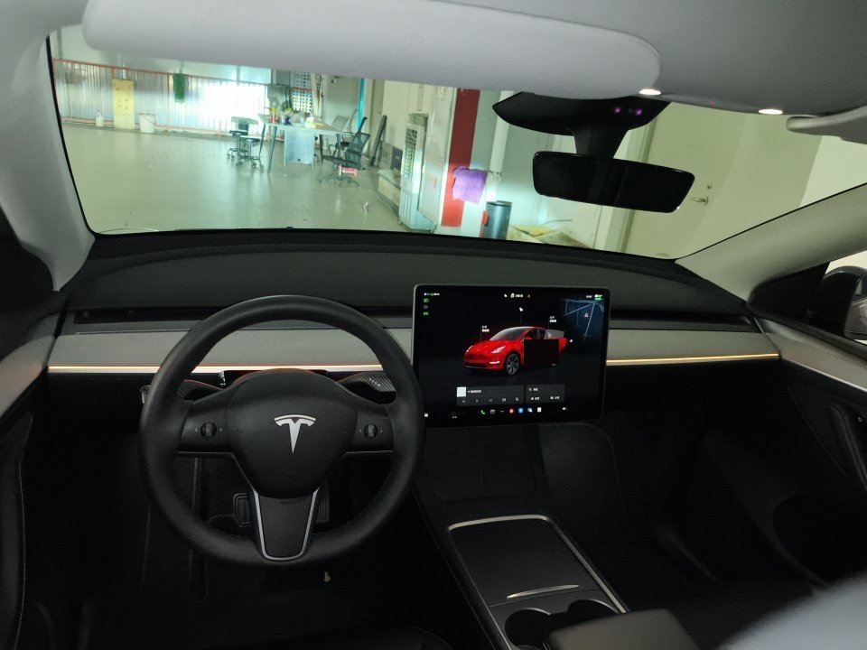 Tesla Model Y 2024 car image #5