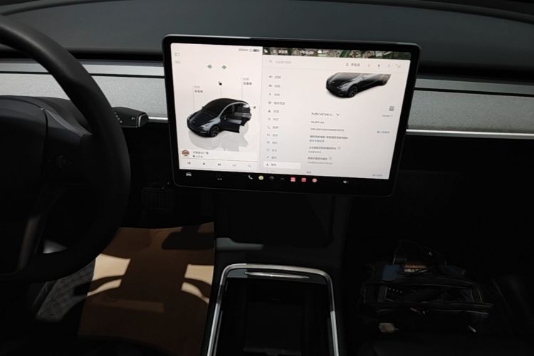 Tesla Model Y 2024 #17 Tesla Model Y 2024 car image #17