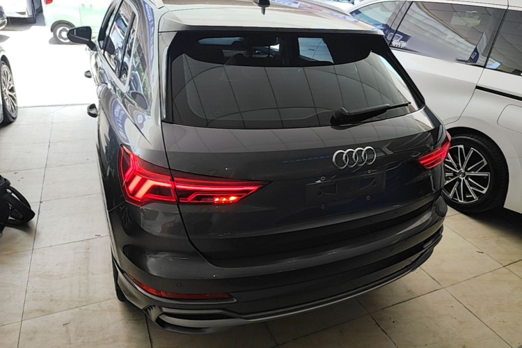 Audi Q3 2020 car image #4