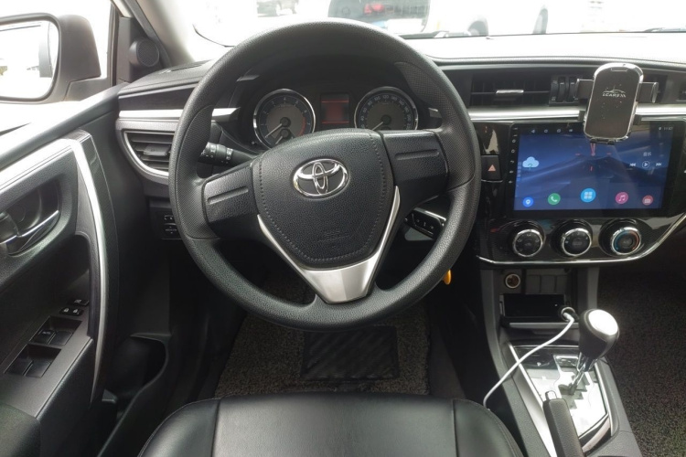 Toyota Corolla 2015 immagine di auto #11