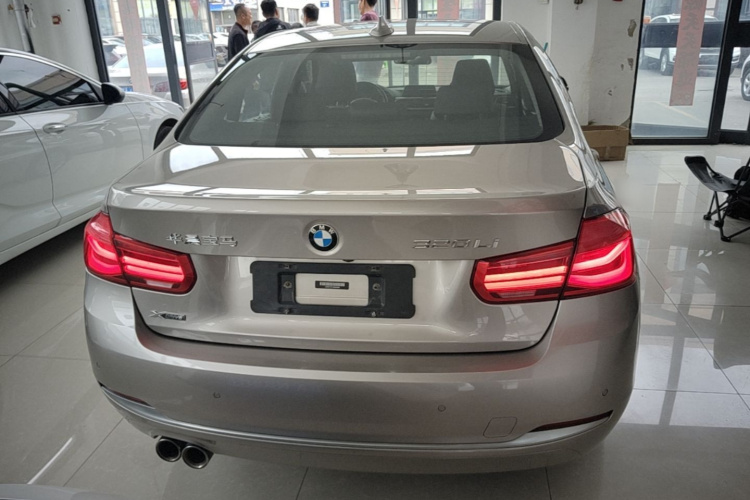 BMW 3 Series 2018 #6 BMW 3 Series 2018 car image #6