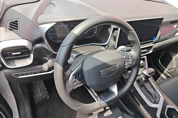 GEELY Coolray 2025 #11 GEELY Coolray 2025 car image #11