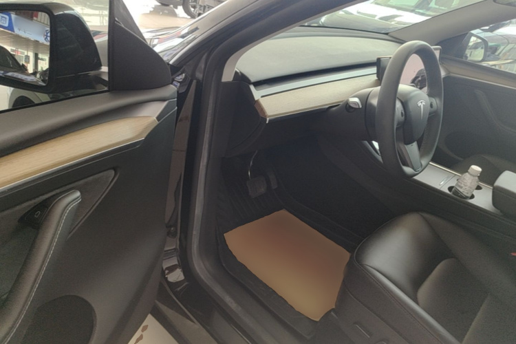Tesla Model Y 2023 #16 Tesla Model Y 2023 car image #16